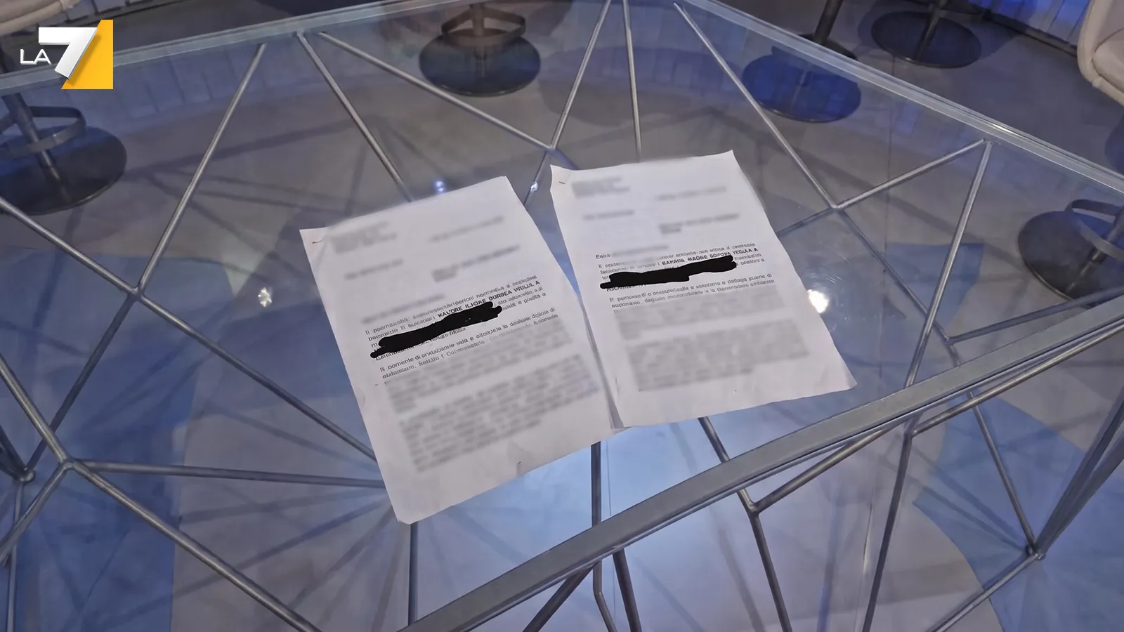 Le due pagine del documento interno mostrate in trasmissione